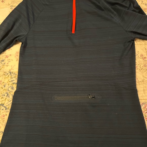 ATHLETA TOP W/THUMBHOLES SOFT Like new - Picture 10 of 12